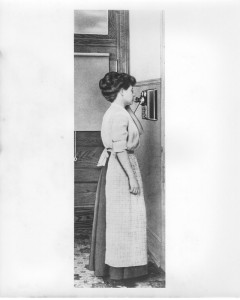 1910s-3 -
Western Electric introduces a Home Interphone.