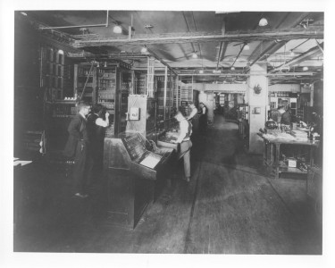 1930s-4 -
Bell Telephone Laboratories' Scientists.