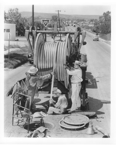 1950s-6 -
Cable Laying. Tulsa, Oklahoma linemen guide a 1,111-pair video cable into a manhole.