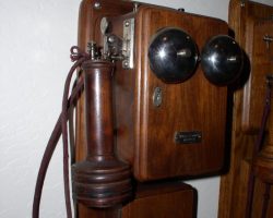 Viaduct with finger operated hook