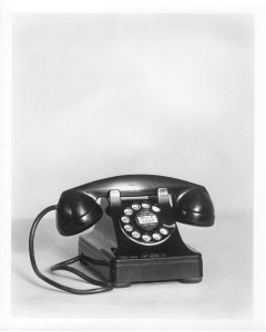1930s-1 -
"300" Type Desk Set. An innovation in desk set design was the placing of the bell in the base of this model.