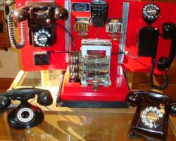 Working SOP salesman's sample. This folds up into a box and is portable... heavy, but portable.